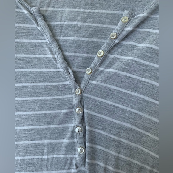 H&M || Grey&white striped Long fit shirt - Picture 4 of 4